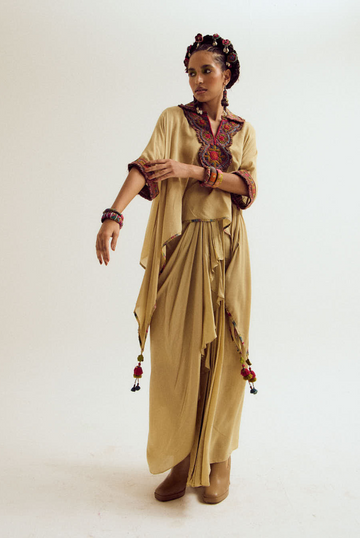 Matilda emb  cape and  skirt set - ecru
